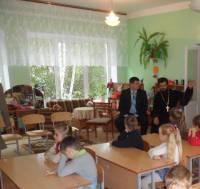   &raquo; Click to zoom ->