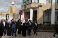   &raquo; Click to zoom ->