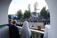   &raquo; Click to zoom ->