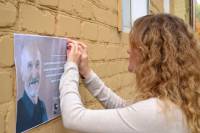   &raquo; Click to zoom ->