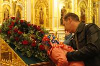   &raquo; Click to zoom ->