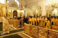   &raquo; Click to zoom ->