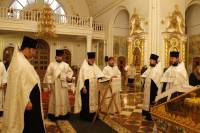   &raquo; Click to zoom ->