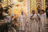   &raquo; Click to zoom ->