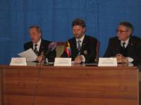   &raquo; Click to zoom ->