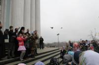   &raquo; Click to zoom ->