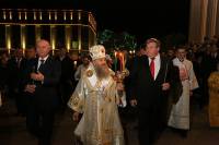   &raquo; Click to zoom ->