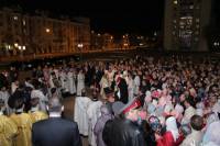   &raquo; Click to zoom ->