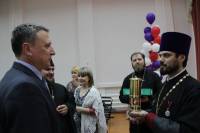   &raquo; Click to zoom ->