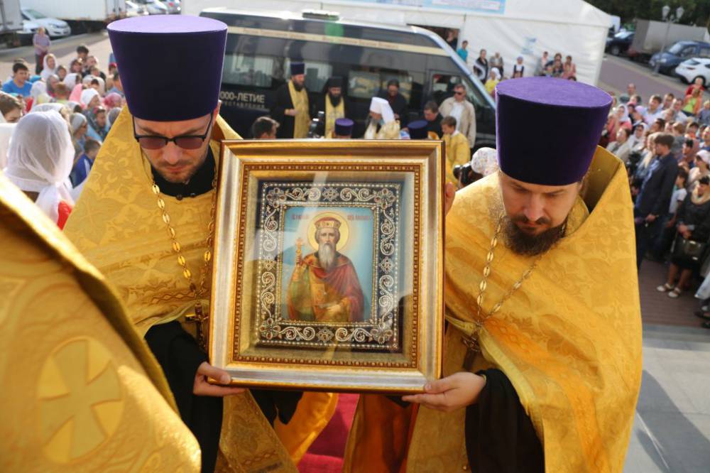   &raquo; Click to zoom ->