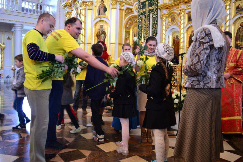   &raquo; Click to zoom ->