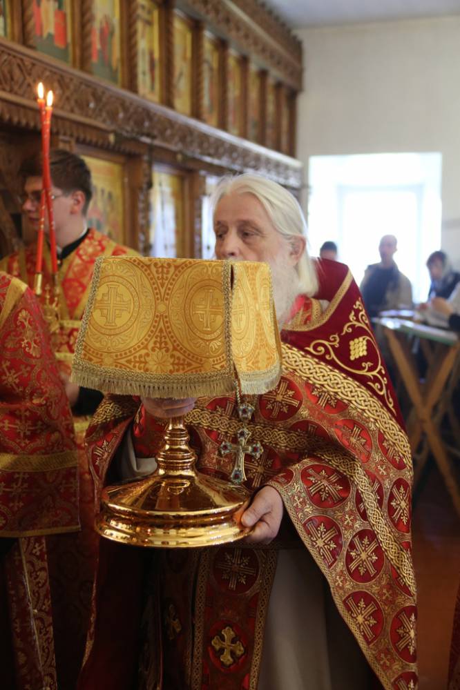   &raquo; Click to zoom ->