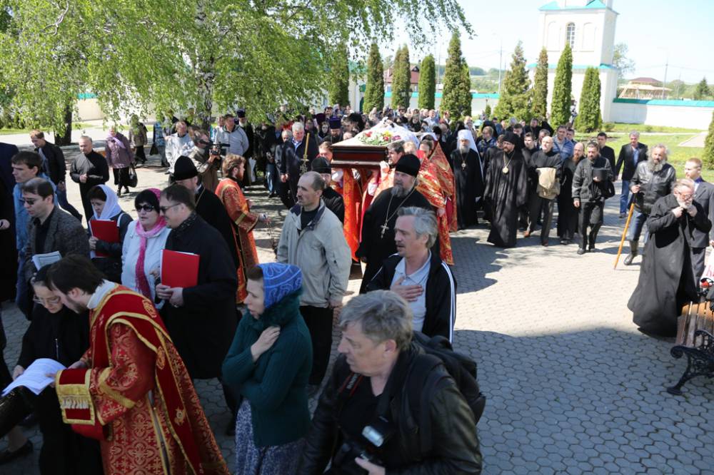   &raquo; Click to zoom ->