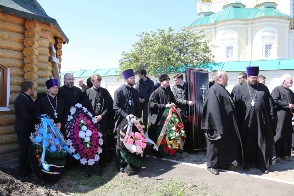   &raquo; Click to zoom ->