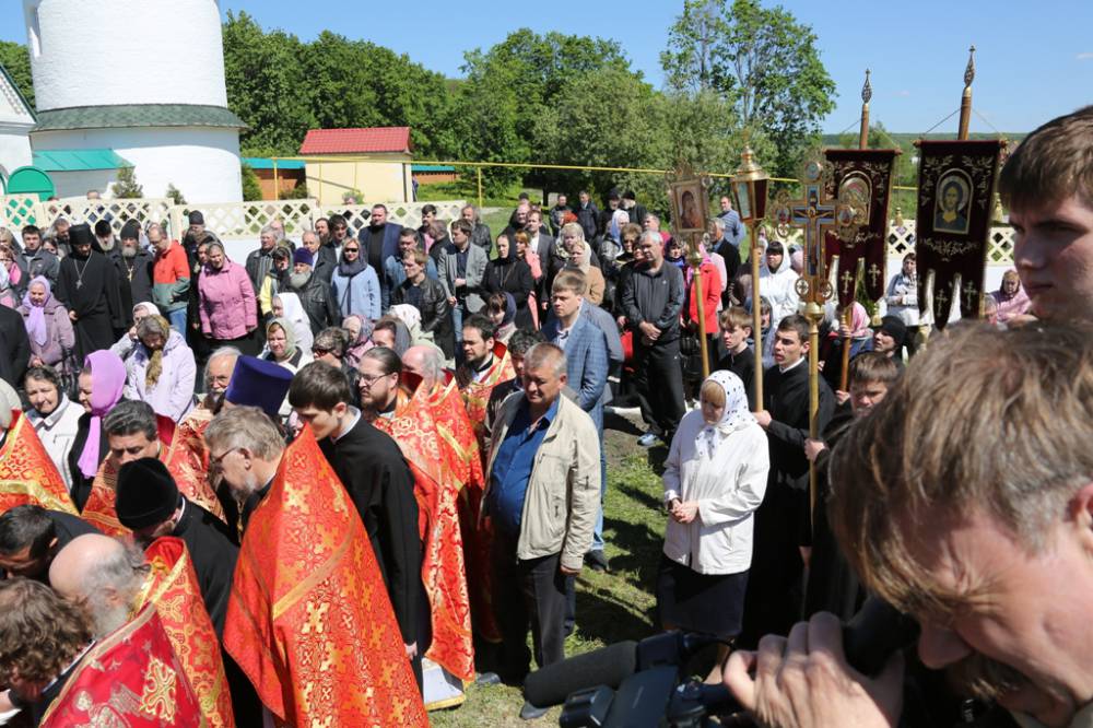   &raquo; Click to zoom ->