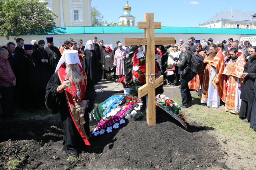   &raquo; Click to zoom ->