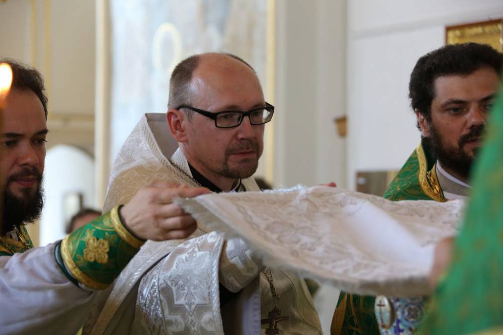   &raquo; Click to zoom ->