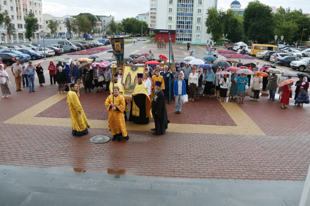   &raquo; Click to zoom ->