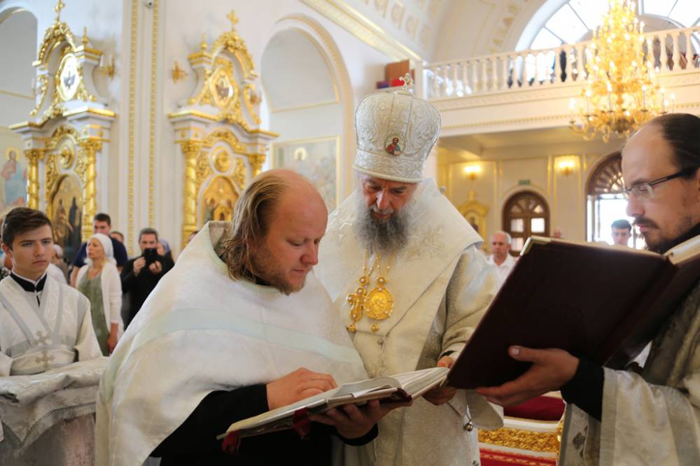   &raquo; Click to zoom ->