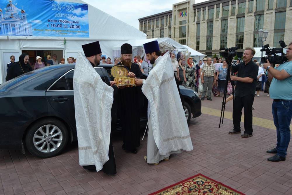   &raquo; Click to zoom ->