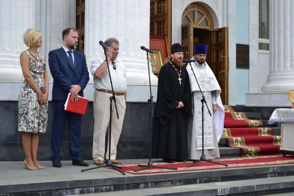   &raquo; Click to zoom ->