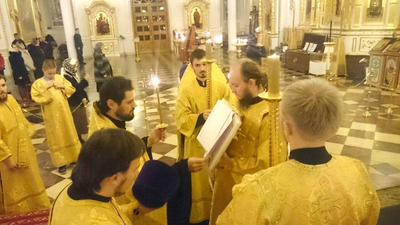   &raquo; Click to zoom ->