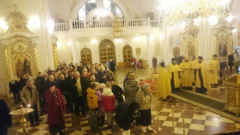   &raquo; Click to zoom ->