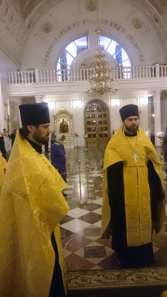   &raquo; Click to zoom ->