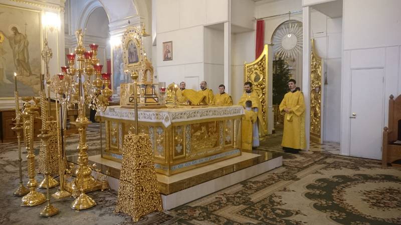   &raquo; Click to zoom ->