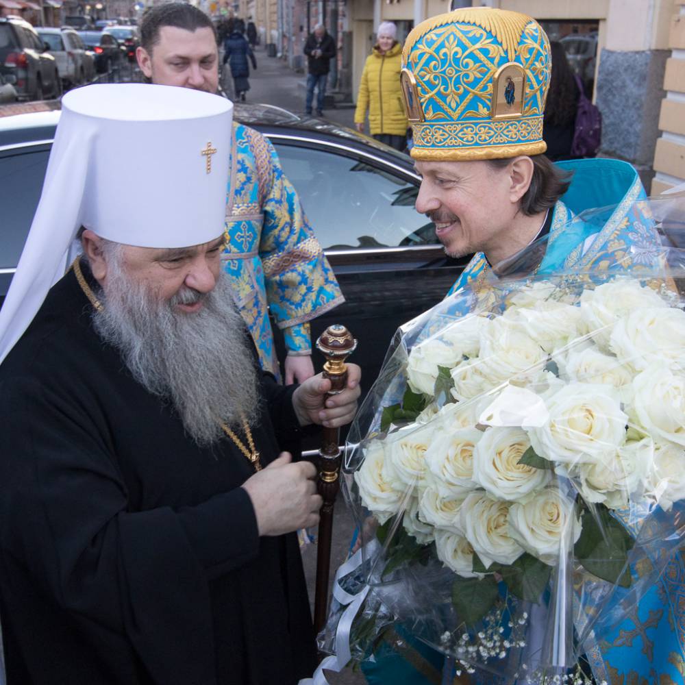   &raquo; Click to zoom ->