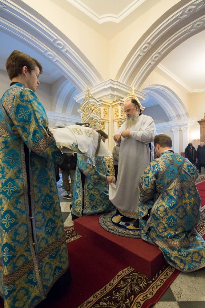   &raquo; Click to zoom ->