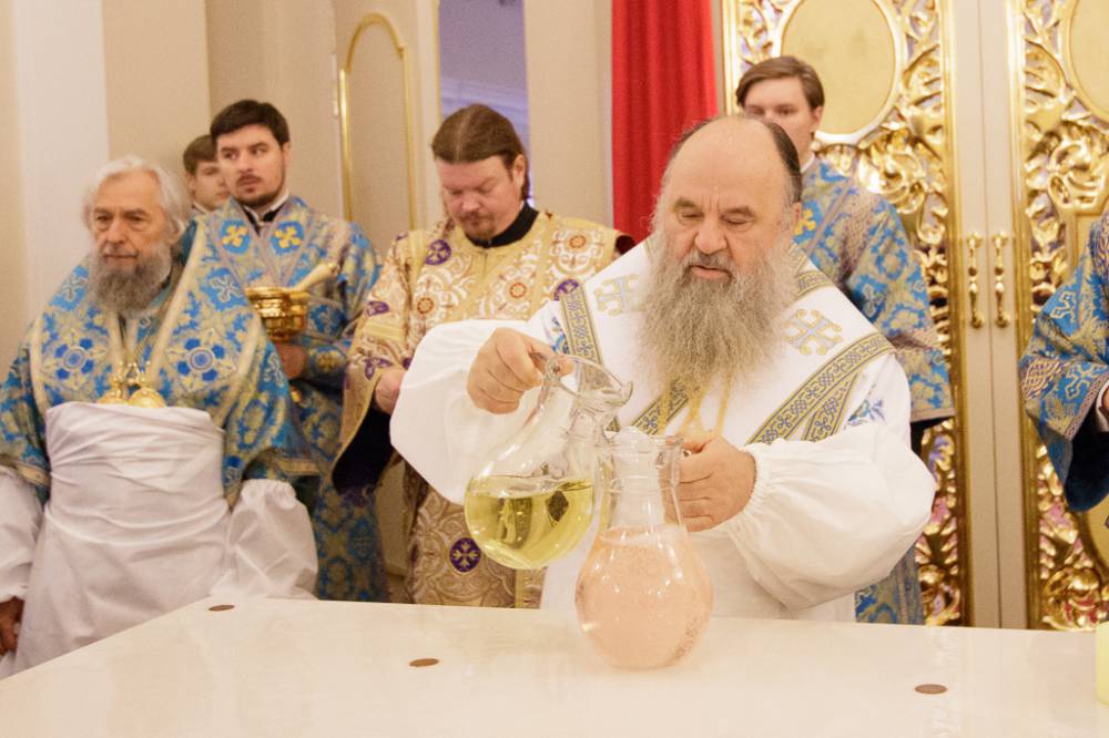   &raquo; Click to zoom ->