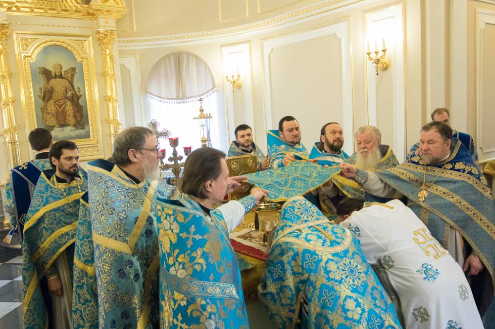   &raquo; Click to zoom ->