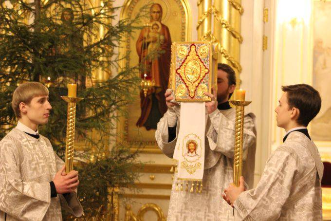   &raquo; Click to zoom ->