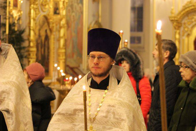   &raquo; Click to zoom ->