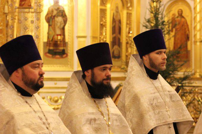   &raquo; Click to zoom ->