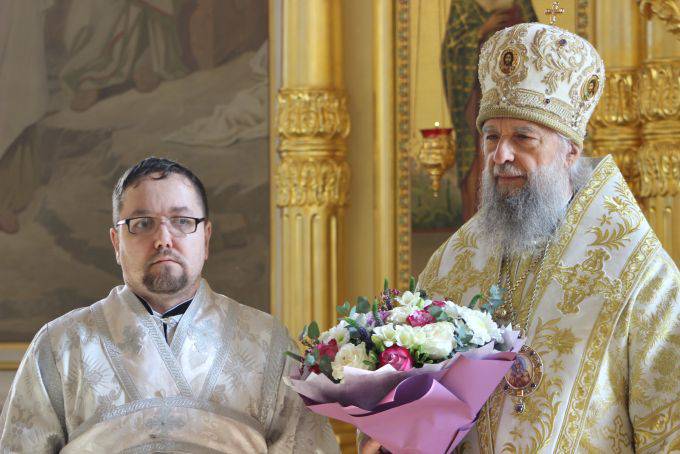   &raquo; Click to zoom ->