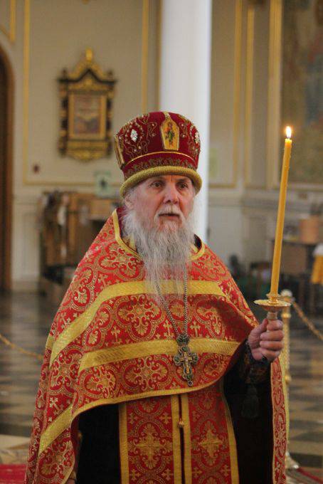   &raquo; Click to zoom ->