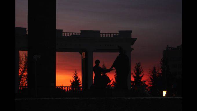   &raquo; Click to zoom ->