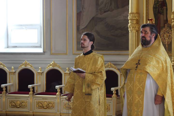   &raquo; Click to zoom ->