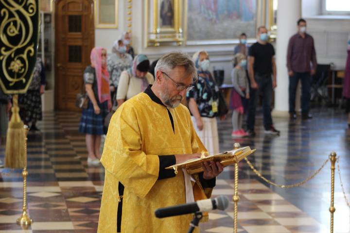   &raquo; Click to zoom ->