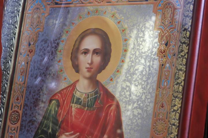   &raquo; Click to zoom ->