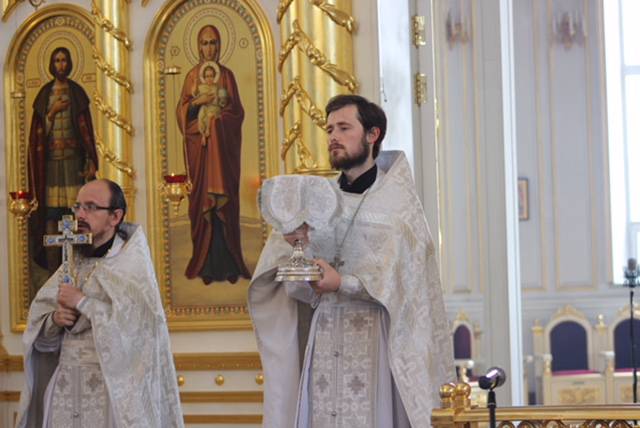   &raquo; Click to zoom ->