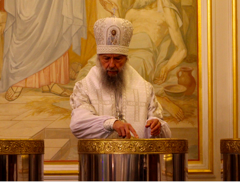   &raquo; Click to zoom ->