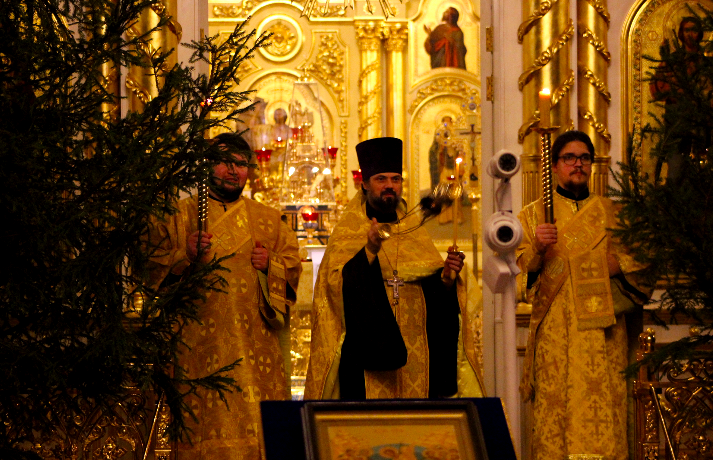   &raquo; Click to zoom ->