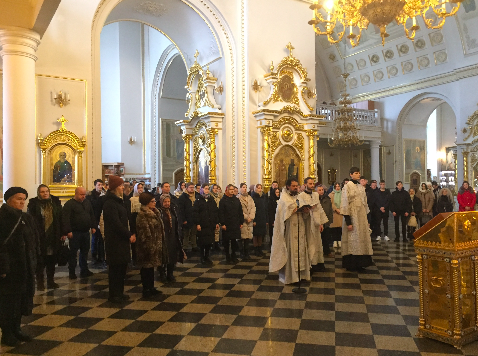   &raquo; Click to zoom ->