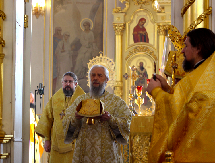   &raquo; Click to zoom ->