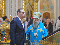   &raquo; Click to zoom ->