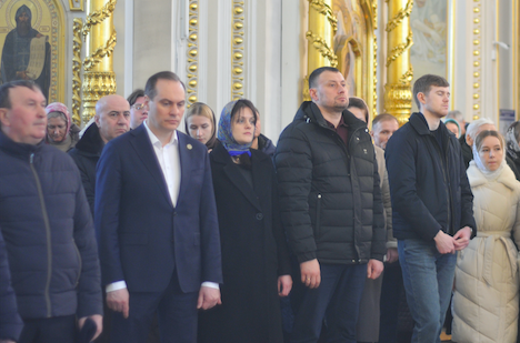   &raquo; Click to zoom ->